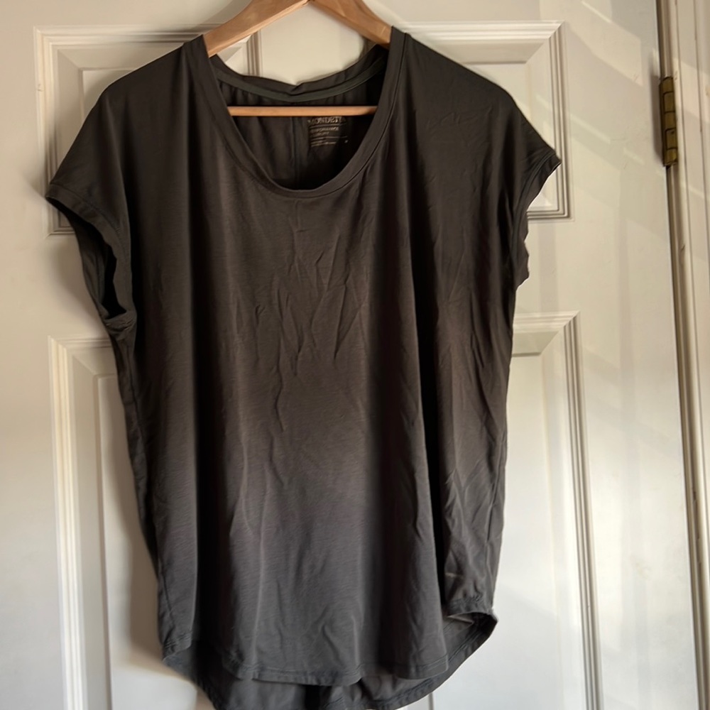 Women’s gray short sleeve T shirt